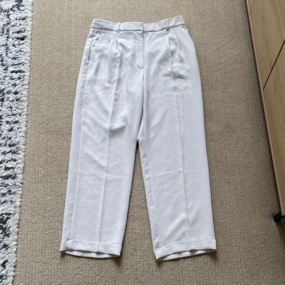 Aritzia Pants - Aritzia The Effortless Pant Crepette, Matte Pearl, 16